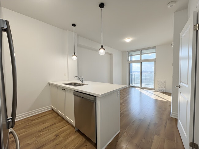 Building Photo - 81 Robinson St