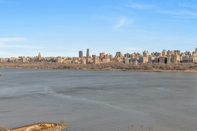 Foto del edificio - 7002 JFK Blvd E
