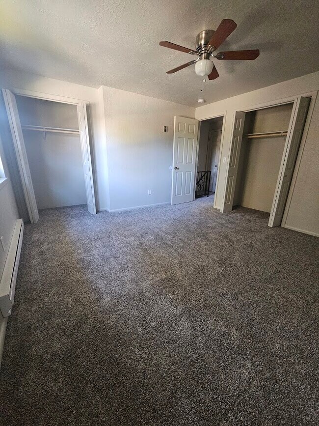 Foto del edificio - 5891 N Streamside Pl