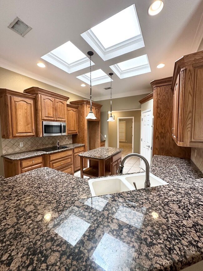 Foto del edificio - 4 Bed 3 Bath Ready to Rent ASAP!