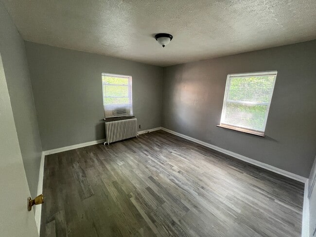 Building Photo - Spacious, Newly Updated 1-Bed Near UC & Downtown — Off-Street Parking, Radiant Heat