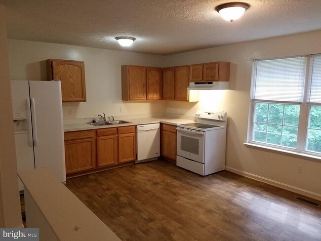 Building Photo - 37132 Mowry Ln