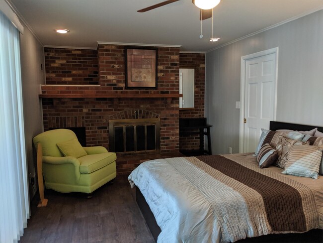 Foto del edificio - 1401 Bragg Rd