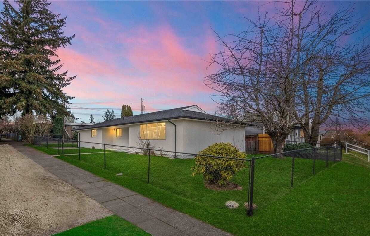 Primary Photo - Cozy updated 2 bedroom South Tacoma Rambler