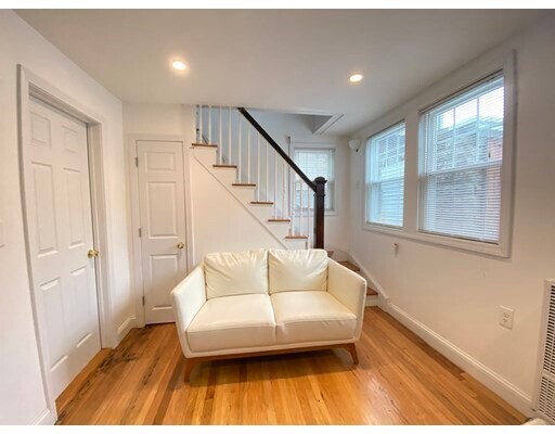 Primary Photo - 18 Grandview Ave