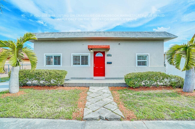 Building Photo - 318 W 17th St