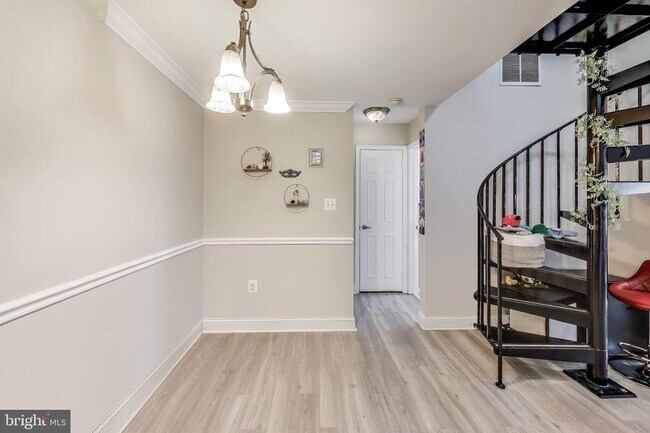 Foto del edificio - 13041 Shadyside Ln