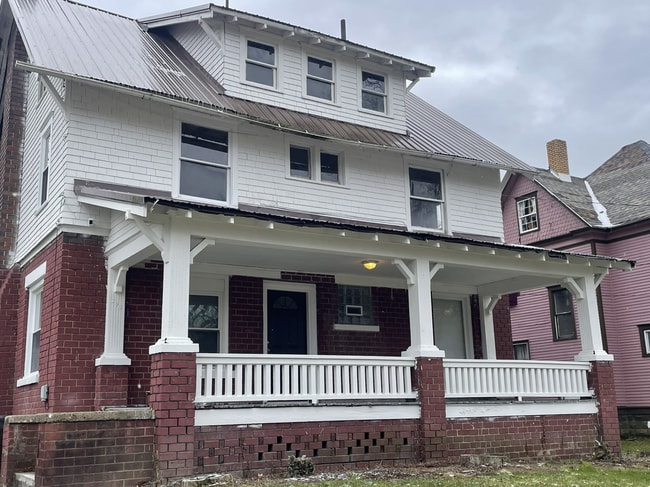 Foto del edificio - 399 W Warren Ave