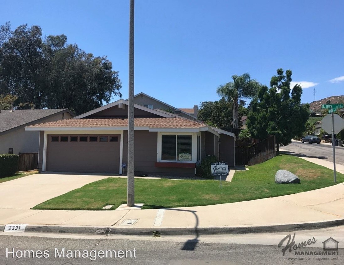 Primary Photo - 2331 N Iris Ln