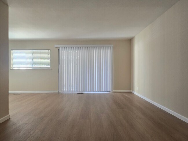 Building Photo - 1643 Maurice Ln