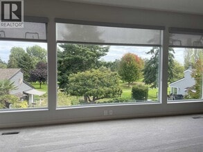 Building Photo - 1426 View Crescent