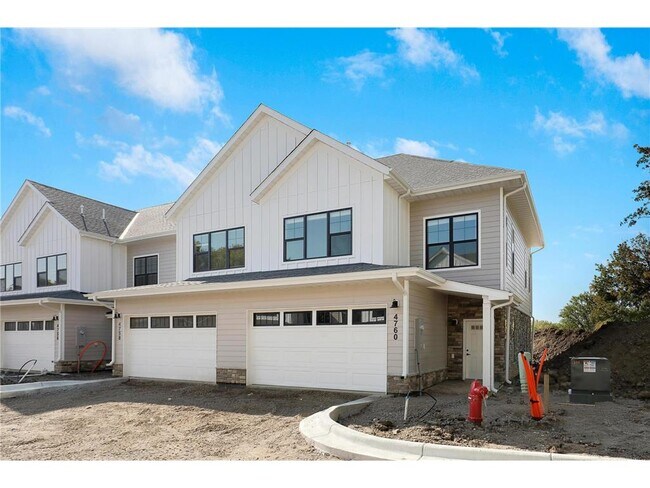 Building Photo - 4752 Ironwood Cir