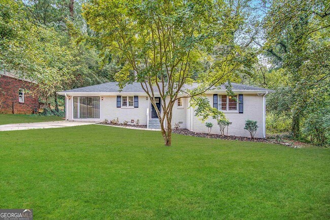 Foto del edificio - 2239 Pinewood Dr