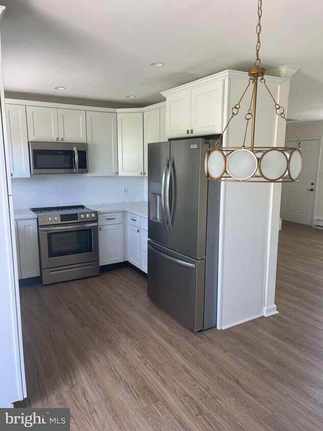 Foto principal - 204 Kenwood Dr S