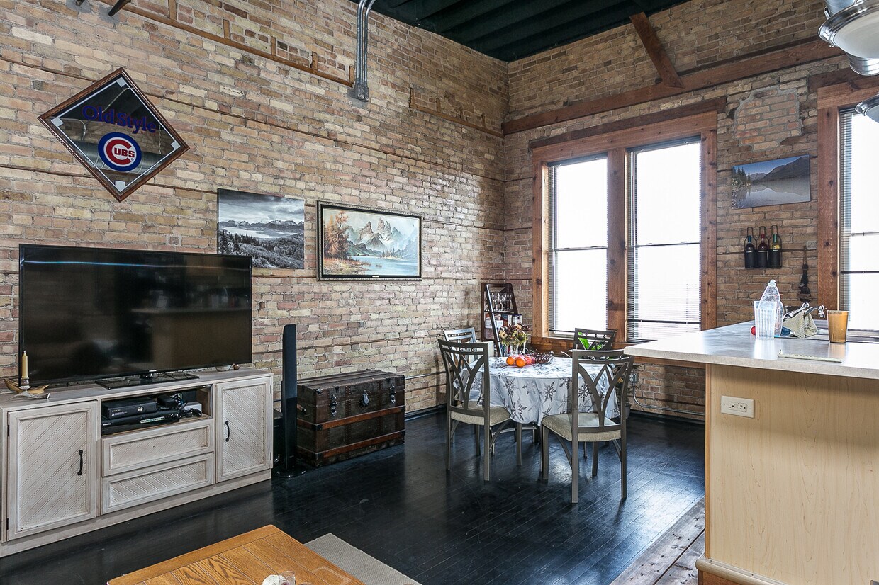 Foto del edificio - 421 N Main St