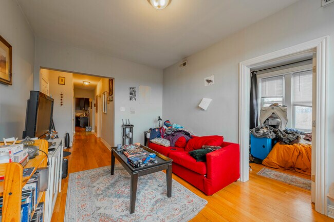 Foto del edificio - 3025 W Diversey Ave