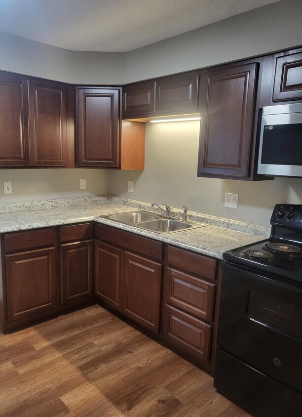 Foto principal - 131 W Farragut Rd