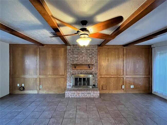 Building Photo - 15414 Woodhorn Dr