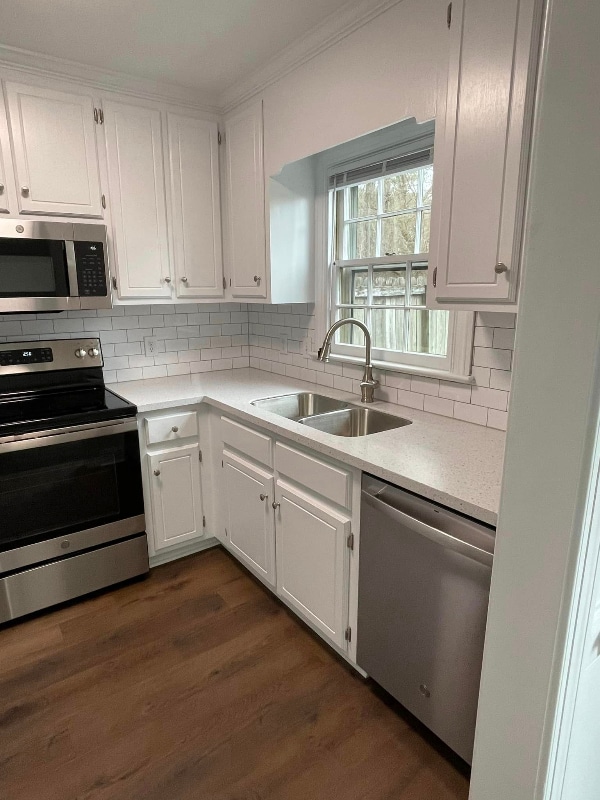 Building Photo - 305 Katharine Ct W