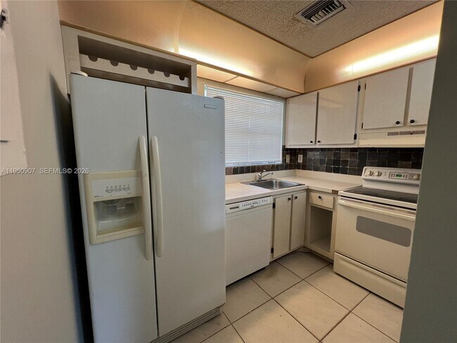 Foto del edificio - 809 NE 214th Ln