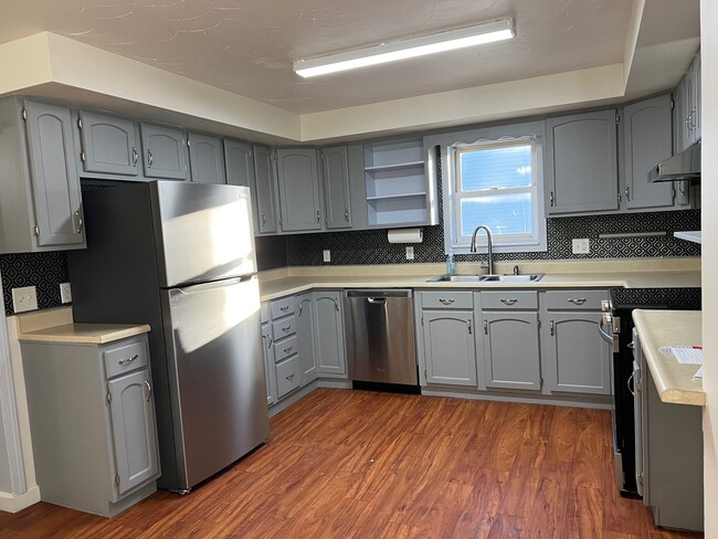 Kitchen-1b - 721 N 5th Ave