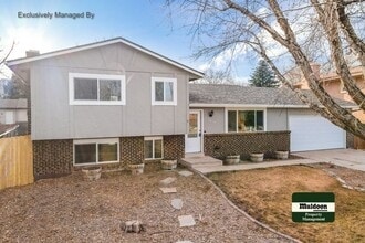 Building Photo - 1015 Vondelpark Dr