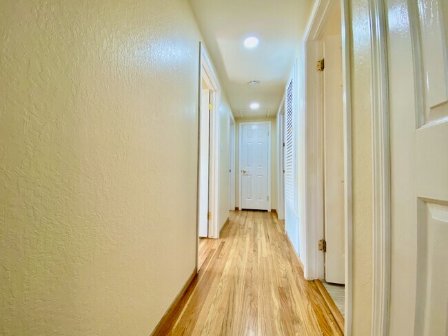Foto del edificio - 5025 Carm Ave