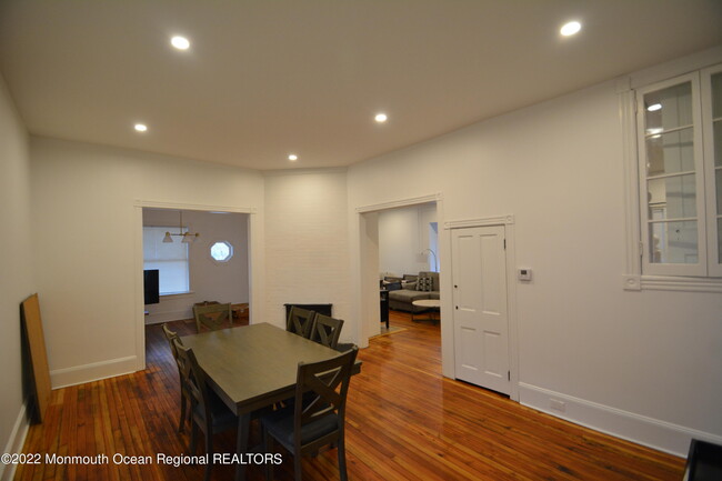 Building Photo - 703 S Edgemere Dr