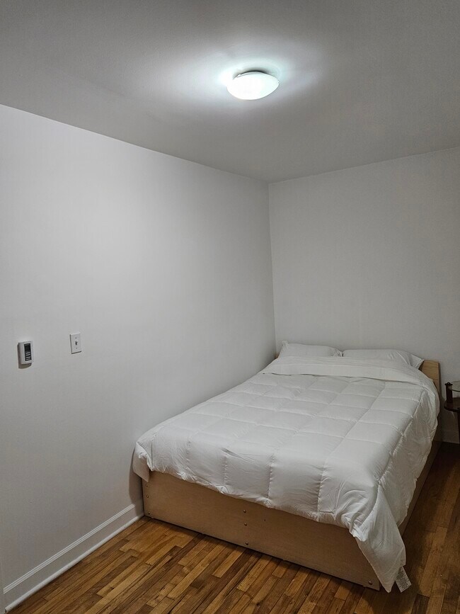Foto del edificio - 2327 W Superior St