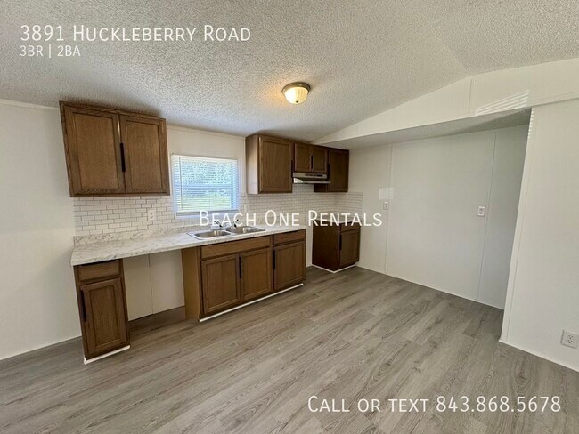 Building Photo - 3891 Huckleberry Rd