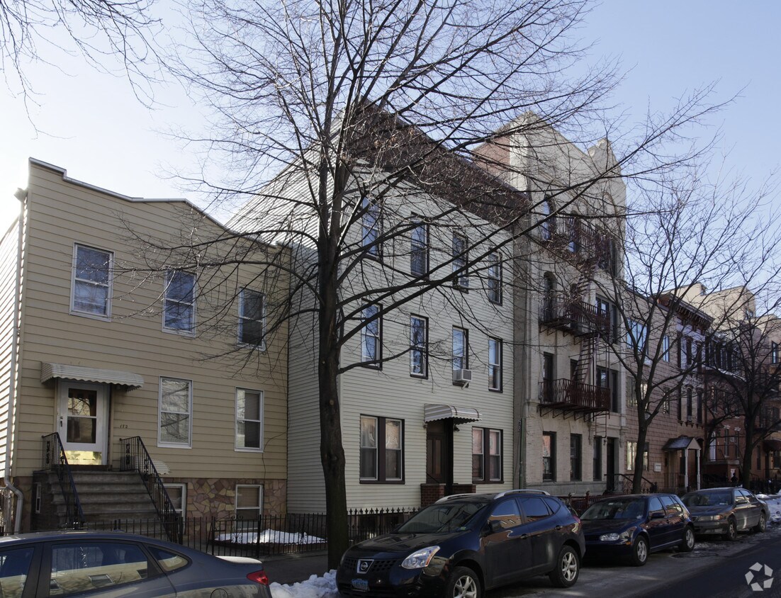 Primary Photo - 170 India St