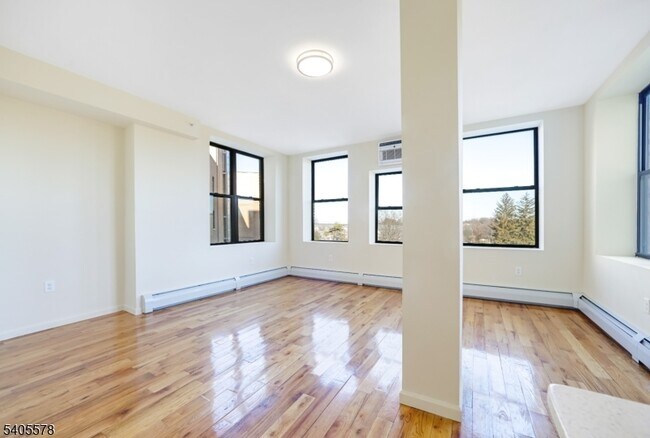 Foto del edificio - 520 Belleville Ave