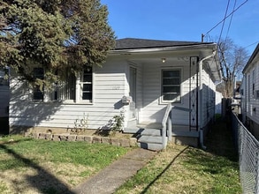 Building Photo - 1329 Earl Ave