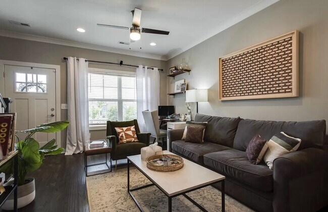 Foto del edificio - 975 Ashland Pl Dr