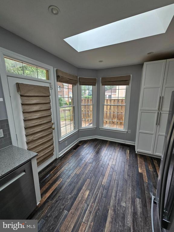 Foto del edificio - 1369 Park Garden Ln