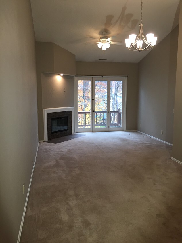 Living room with balcony - 4011 Foxwood Dr S