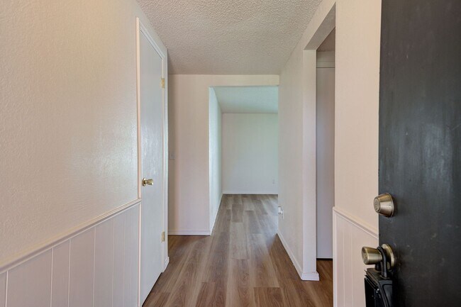 Building Photo - Beautiful 3BD/2BTH Home in the Heart of Yu...