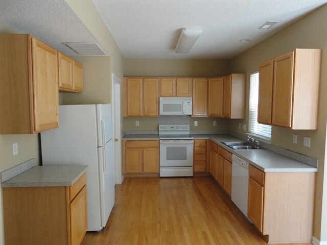 Building Photo - 4524 Hyperion Ct