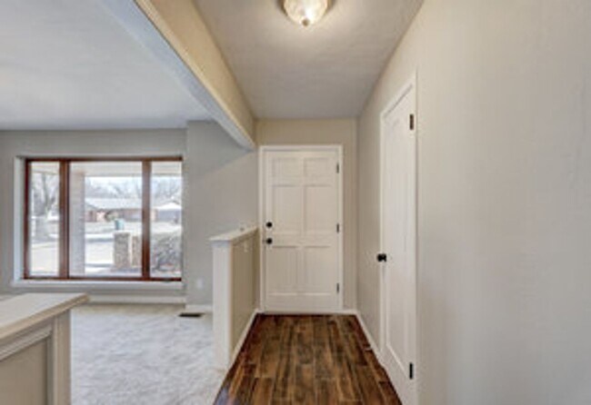 Building Photo - 915 Washington Street. Updated home for le...