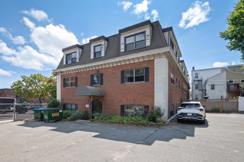 Foto principal - 191-193 Bunker Hill St