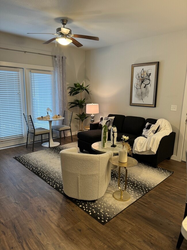 Photo - Freestone Cresta Bella Apartments