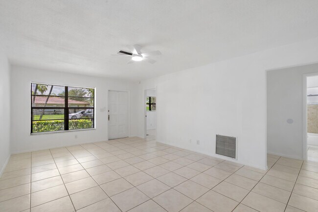 Foto del edificio - 4108 NW 79th Ave