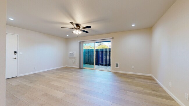 Foto del edificio - 401 Ignacio Blvd