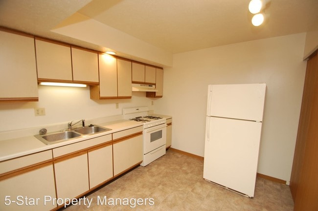 Building Photo - 429 S Silverwood Ln