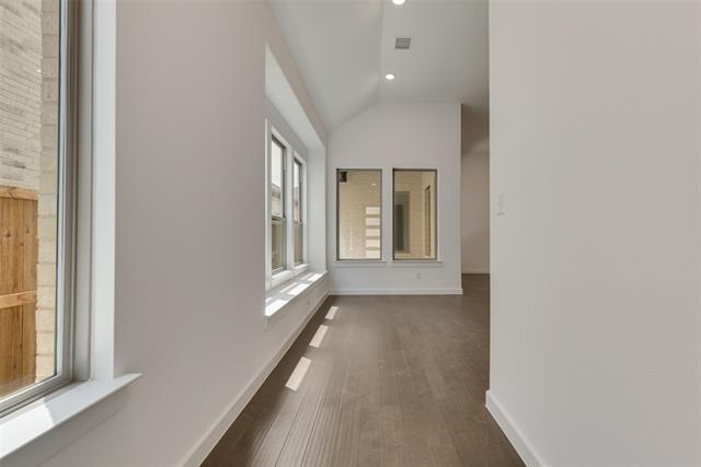 Foto del edificio - 635 Caprice Blf