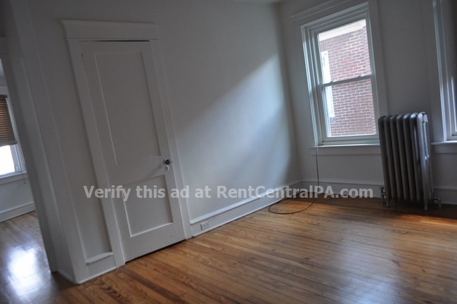 Building Photo - 2312 Hoffer Ave Apt 2