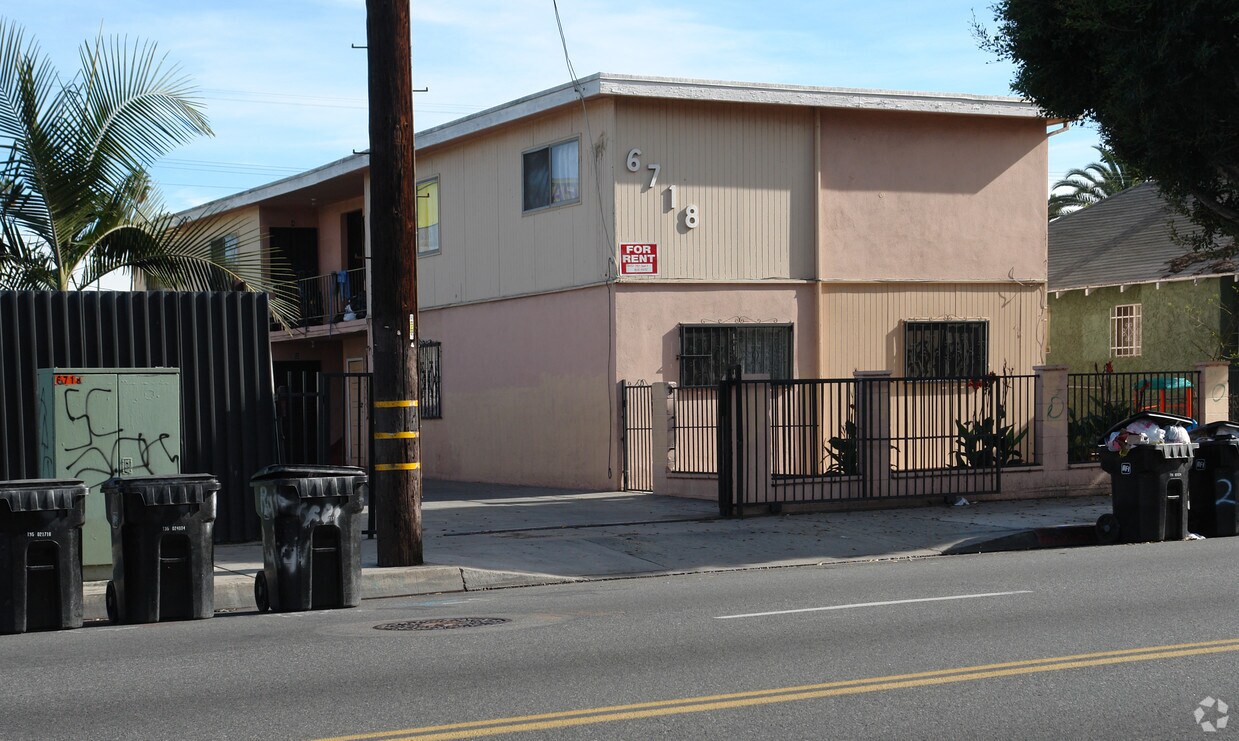 Primary Photo - 6718 Compton Ave