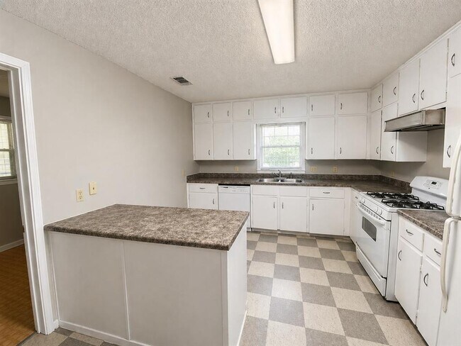 Foto del edificio - 5400 Harmon Ave