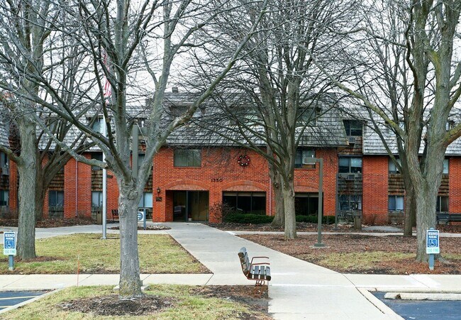 Building Photo - 1350 Fleetwood Dr