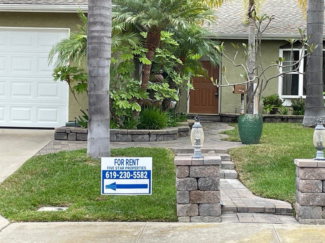 Primary Photo - 146 Village Run W